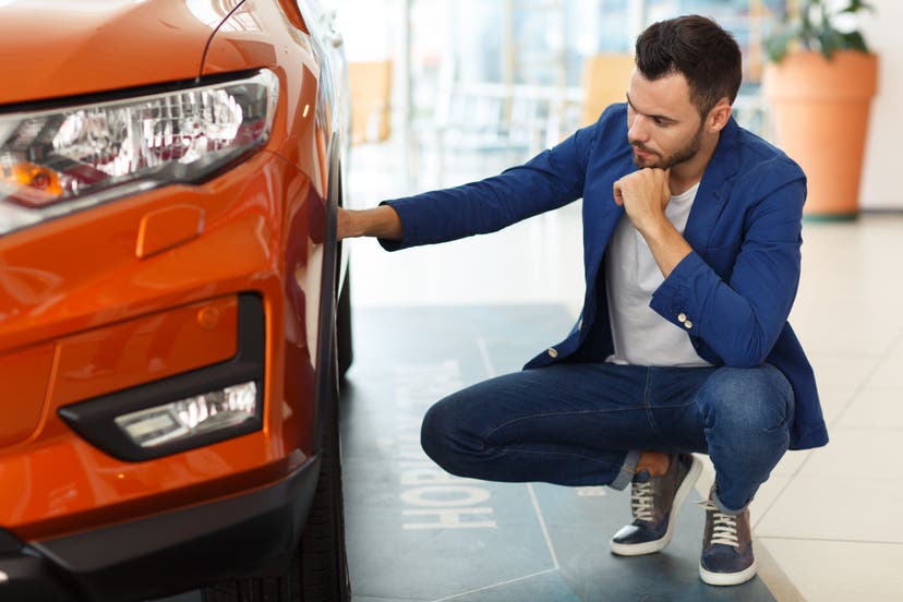 auto-man-buying-car.jpg